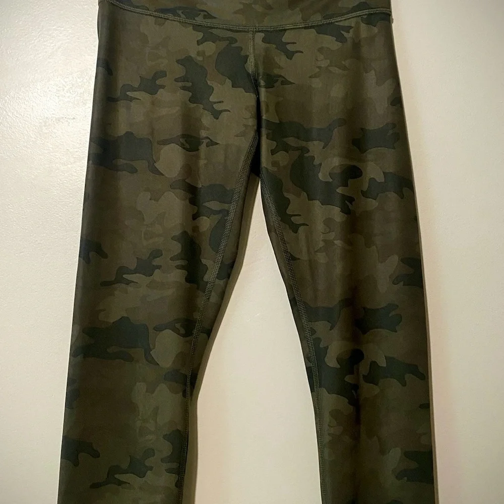 Lululemon Wunder Under Crop *Full-On Luxtreme - Picture 4 of 7